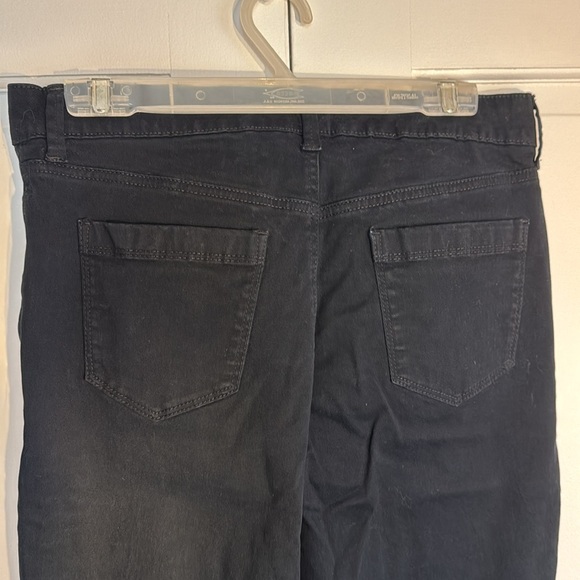 Great pair of Bandalino Black Jeans - Picture 6 of 12